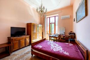 квартира за адресою Сергія Єфремова вул., 51