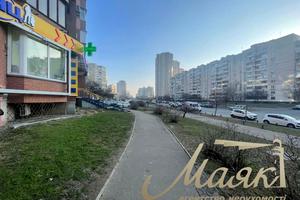 комерційна за адресою Драгоманова вул., 17