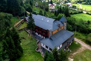 коммерческая по адресу Устияновича вул., 1