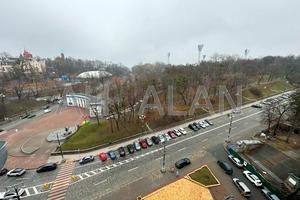 комерційна за адресою Музейний пров., 4