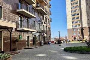 комерційна за адресою Перлинна вул., 12