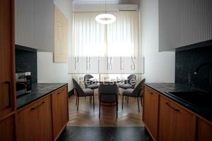 комерційна за адресою Велика Васильківська вул. (Червоноармійська), 28