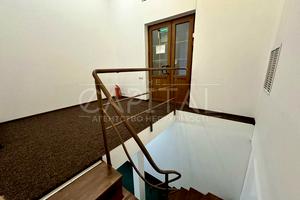 комерційна за адресою Михайла Грушевського вул., 9