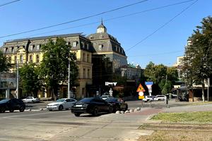 коммерческая по адресу Дмитрия Яворницкого просп. (Карла Маркса), 42