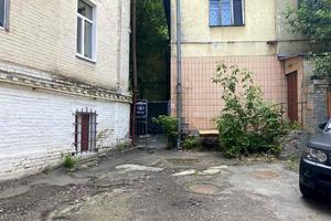 комерційна за адресою Малопідвальна вул., 4