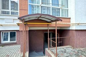 комерційна за адресою Двірська вул., 30