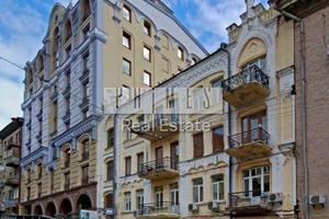коммерческая по адресу Паторжинського, 4