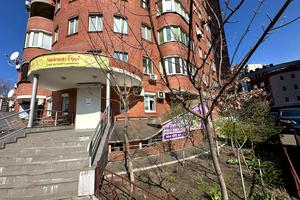 комерційна за адресою Анни Ахматової вул., 13
