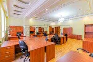 комерційна за адресою Липська вул., 10