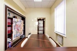 комерційна за адресою Леонтовича вул., 2