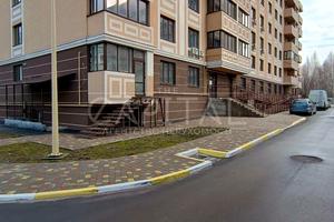 коммерческая по адресу Відродження ул., 5