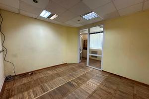 комерційна за адресою Кловський узвіз, 18