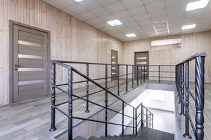 комерційна за адресою Лауреатська вул., 8