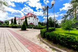 комерційна за адресою Патріарха Володимира Романюка вул. (Жовтнева), 2Б