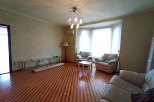 квартира по адресу Защитников Украины пл. (Освобождения), 3