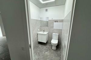 комерційна за адресою Чорновола вул., 21а