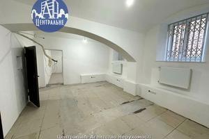 комерційна за адресою Театральна пл., 1