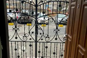 комерційна за адресою Дніпровська набережна вул., 13