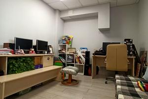комерційна за адресою Магазинова вул., 8