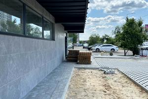 комерційна за адресою Ревуцького вул., 35а