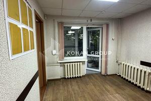 комерційна за адресою Кам'янецька вул., 84
