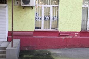 комерційна за адресою Кловський узвіз, 4