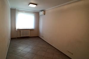 комерційна за адресою Празька вул., 32