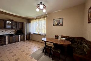 будинок за адресою Вулиця Леоніда Каденюка (Комарова), 80а