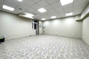комерційна за адресою Володимира Івасюка вул., 11