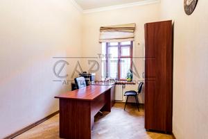 комерційна за адресою Вознесенський узвіз (Смирнова-Ласточкіна), 18