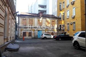 комерційна за адресою Лютеранська вул., 33б