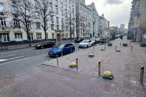 комерційна за адресою Шота Руставелі вул., 4