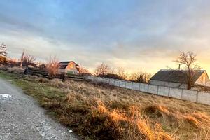 участок по адресу пгт. Днепровское, Красна