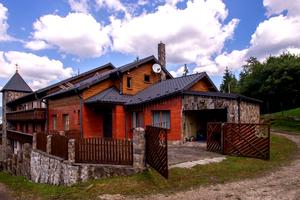 коммерческая по адресу Устияновича вул., 1