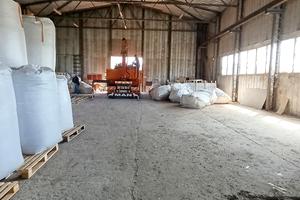 комерційна за адресою смт. Клевань, вул. Центральна, 32а