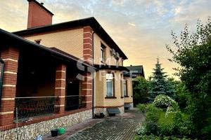 дом по адресу Василя Сухомлинського ул.