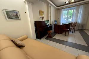 коммерческая по адресу Леонтовича ул. (Бєлінського), 4