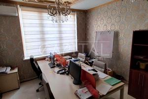комерційна за адресою Анни Ахматової вул., 48