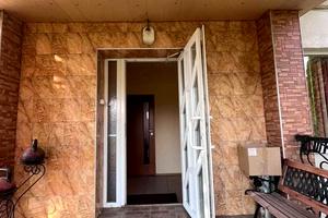 комерційна за адресою Небесної Сотні, 1