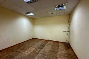 комерційна за адресою Кловський узвіз, 18