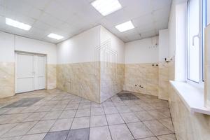 комерційна за адресою Лауреатська вул., 8