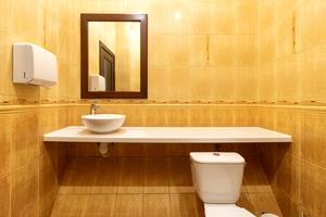 комерційна за адресою Вічева пл., 8