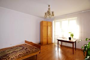 квартира за адресою Тролейбусна вул., 26