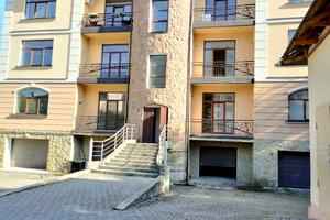 комерційна за адресою Василіянок вул., 60б
