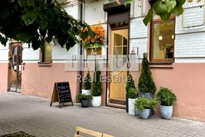 комерційна за адресою Інститутська вул., 13/4