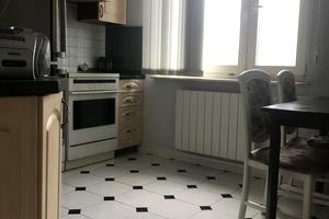 квартира за адресою Анни Ахматової вул., 25