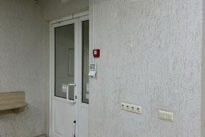 комерційна за адресою Володимирська вул., 103