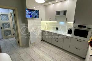 квартира за адресою Софії Русової вул., 7-А