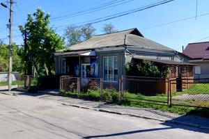 комерційна за адресою Чорновола, 1