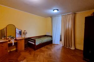 дом по адресу с. Петропавловская борщаговка, Каштановая ул.